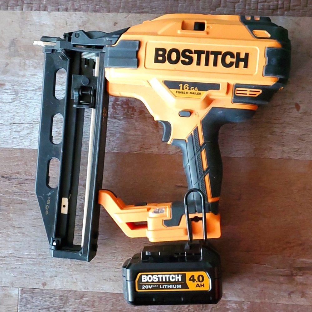 BOSTITCH 16 Gage Cordless Finsih Nailer w/ Battery